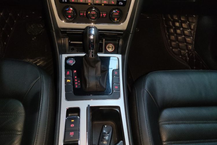 大众 帕萨特 2015款 1.8TSI DSG御尊版中控内饰18