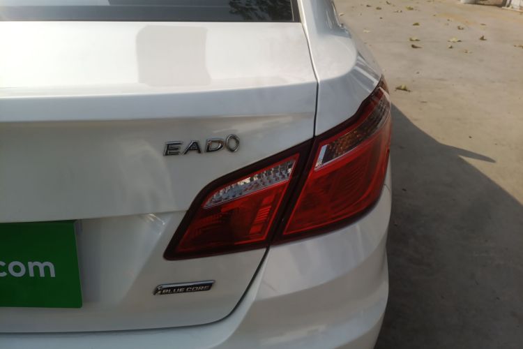 长安 逸动 2015款 1.6L 自动豪华型车身外观9