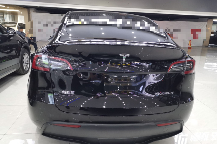 特斯拉 Model Y 2021款 长续航全轮驱动版车身外观6