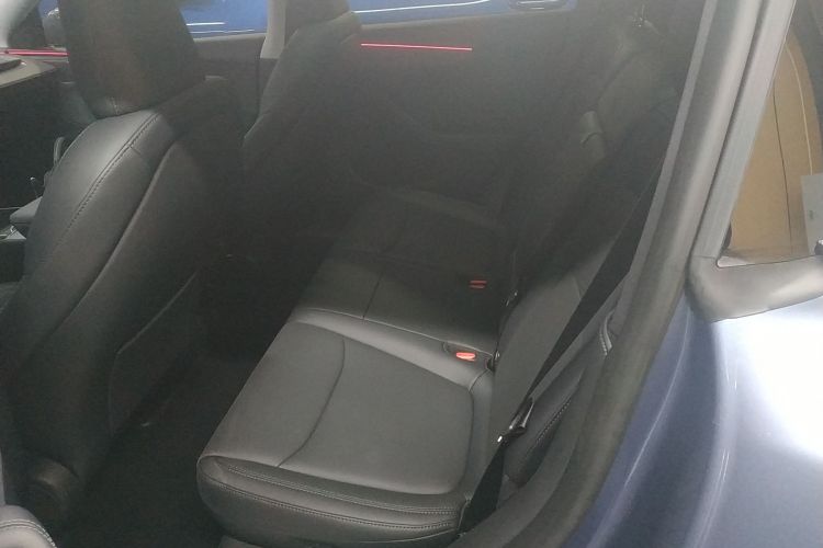 特斯拉 Model Y 2025款 长续航全轮驱动 首发版中控内饰7004