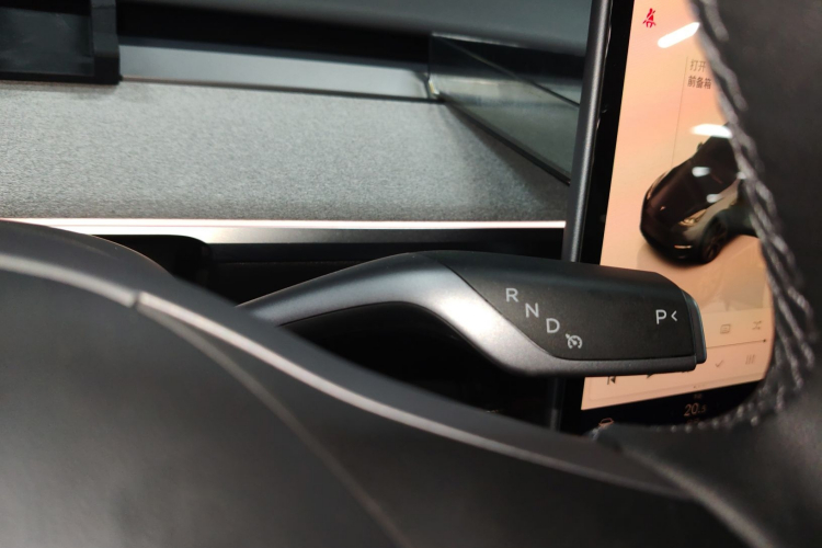 特斯拉 Model Y 2024款 长续航全轮驱动版中控内饰18