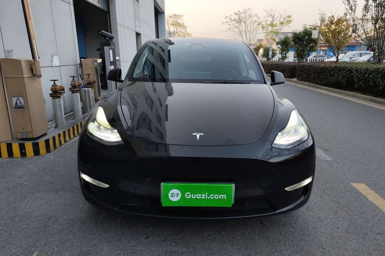特斯拉 Model Y 2021款 标准续航后驱版车身外观2