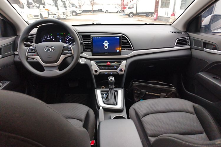 现代 领动 2018款 1.6L 自动15周年特别版中控内饰12