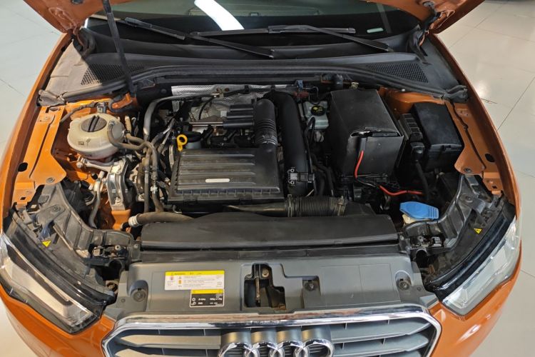 奥迪A3 2015款 Sportback 35 TFSI 百万纪念智领型机舱底盘24