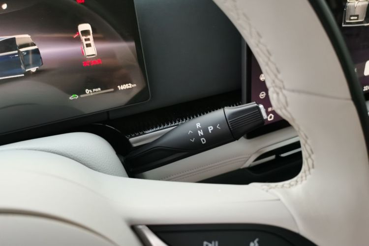 岚图汽车 岚图梦想家 2025款 PHEV 四驱旗舰乾崑版局部细节18