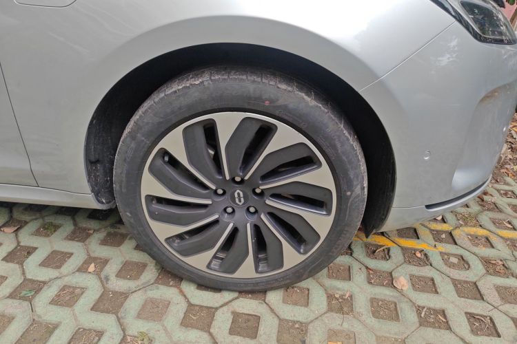 鸿蒙智行 问界M5 2023款 增程四驱智驾版车身外观10