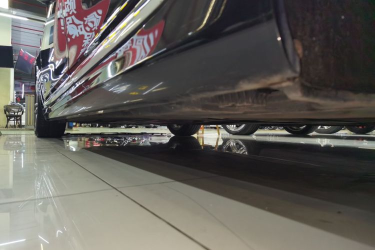 宝马7系 2018款 730Li 领先型 M运动套装局部细节9002