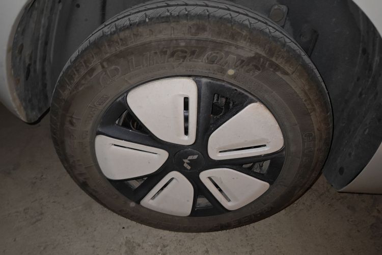 五菱汽车 宏光MINIEV 2025款 四门版 进阶款车身外观6008