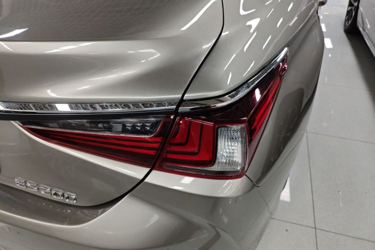 雷克萨斯ES 2023款 200 卓越版车身外观9