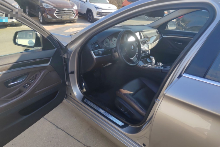 宝马5系 2014款 525Li 领先型中控内饰20