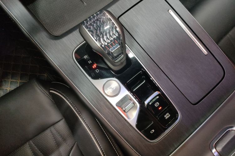 广汽传祺 传祺GS8 2022款 领航系列 2.0TGDI 两驱豪华智联版（七座）中控内饰18