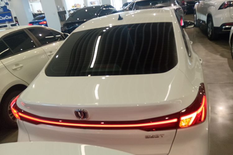 长安 逸动 2023款 畅享版 PLUS 蓝鲸NE 1.4T GDI DCT尊贵版车身外观6