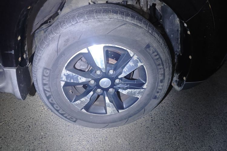 江铃 驭胜S350 2017款 2.0T 手动两驱柴油豪华天窗版5座车身外观10