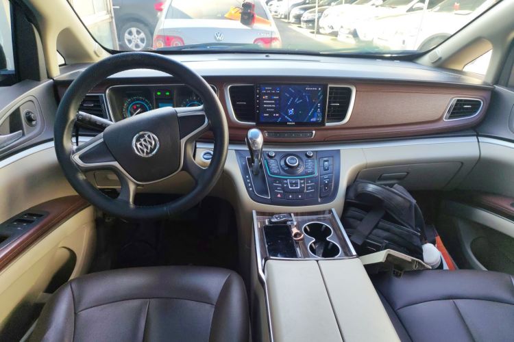 别克GL8 2015款 2.4L 豪华商务尊享版中控内饰12