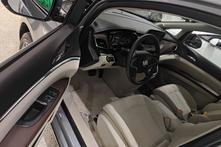 别克GL8 2023款 陆上公务舱 舒适型中控内饰20