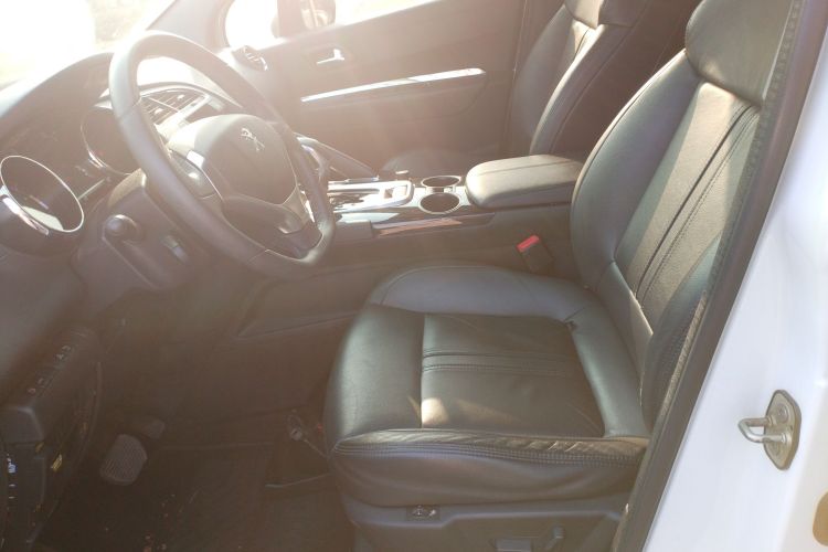 标致3008 2013款 2.0L 自动潮流版局部细节19