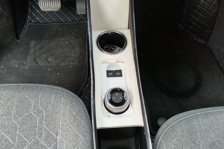 吉利银河 2024款 熊猫mini 200km 耐力熊中控内饰18