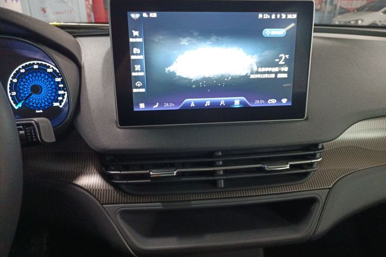 红旗E-QM5 2022款 431km 充电乐享版局部细节16