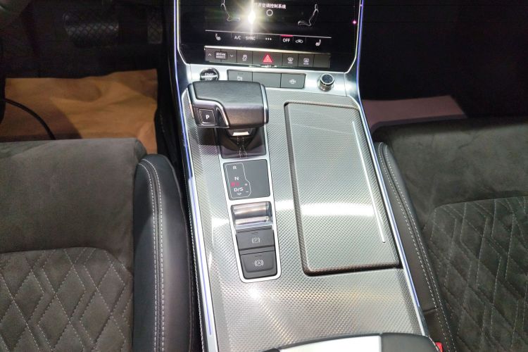 奥迪A6L 2021款 55 TFSI quattro 尊享动感型中控内饰18