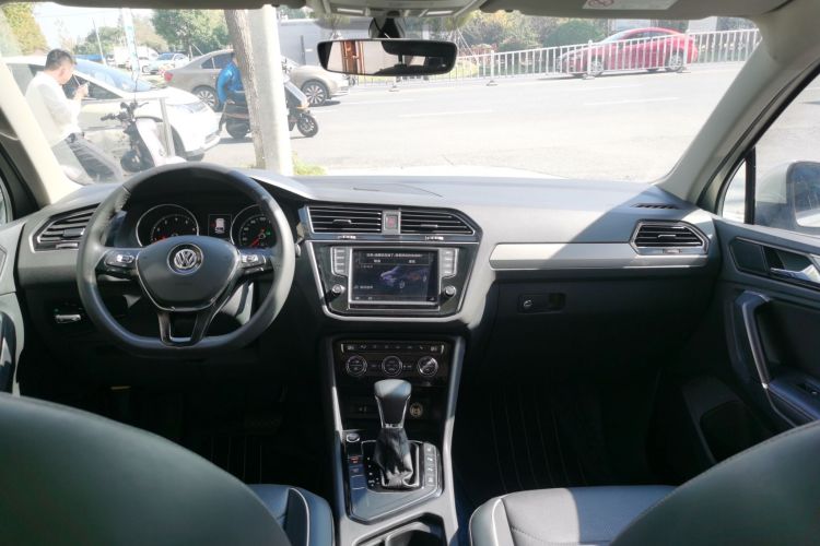 大众 途观L 2017款 330TSI 自动两驱旗舰版中控内饰12