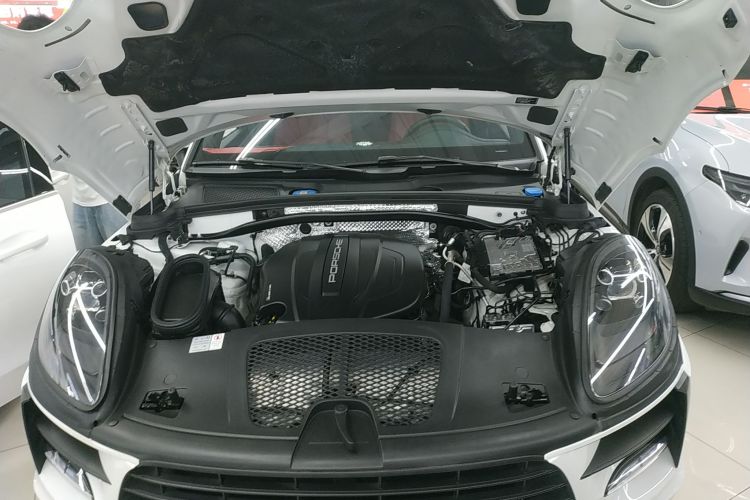 保时捷 2021款 Macan 2.0T机舱底盘24