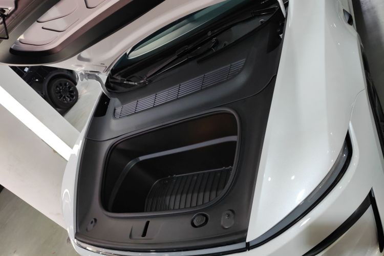 特斯拉 Model Y 2025款 长续航全轮驱动版局部细节24