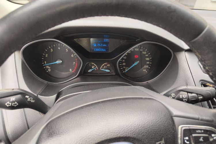 福特 福克斯 2017款 三厢 1.6L 手动风尚型智行版中控内饰14