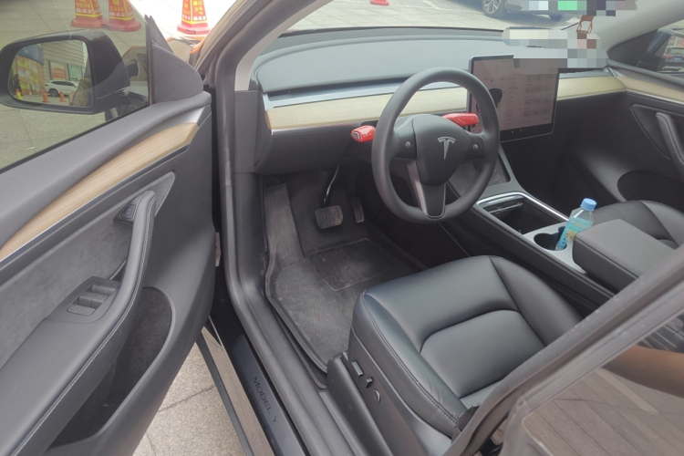 特斯拉 Model Y 2022款 改款 长续航全轮驱动版中控内饰20