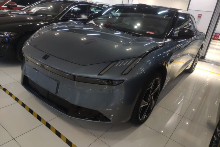 领克Z10 2024款 95kWh 702km四驱智驾Ultra车身外观1