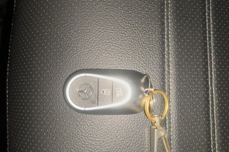 奔驰GLC 2023款 GLC 300 L 4MATIC 动感型 5座中控内饰7001