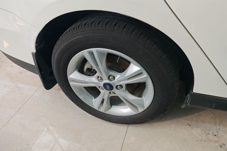 福特 福克斯 2017款 三厢 1.6L 自动舒适型智行版车身外观6008