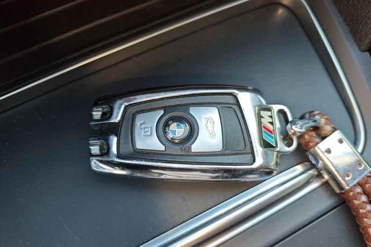 宝马3系 2017款 318i 时尚型中控内饰11