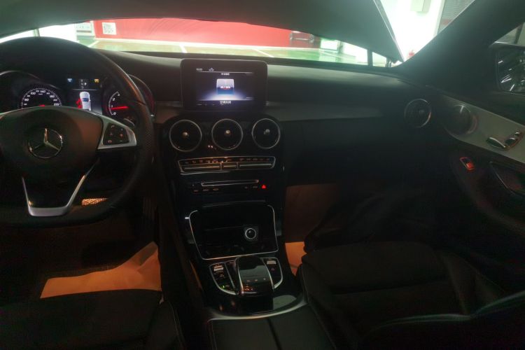 奔驰C级 2018款 C 200 运动版局部细节16
