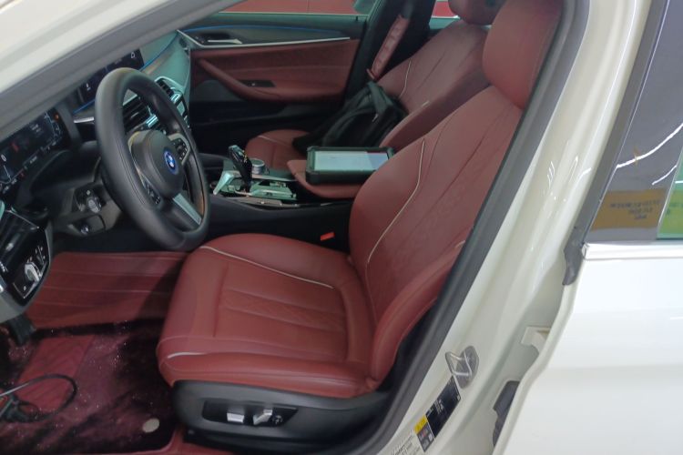 宝马5系新能源 2022款 535Le M运动套装局部细节19