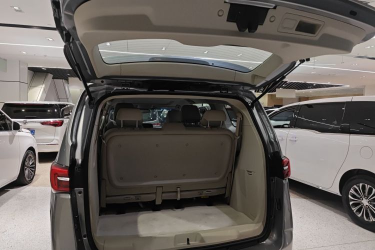 别克GL8 2023款 陆上公务舱 舒适型机舱底盘23