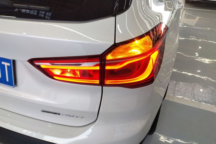 宝马X1 2018款 sDrive20Li 领先型车身外观6006