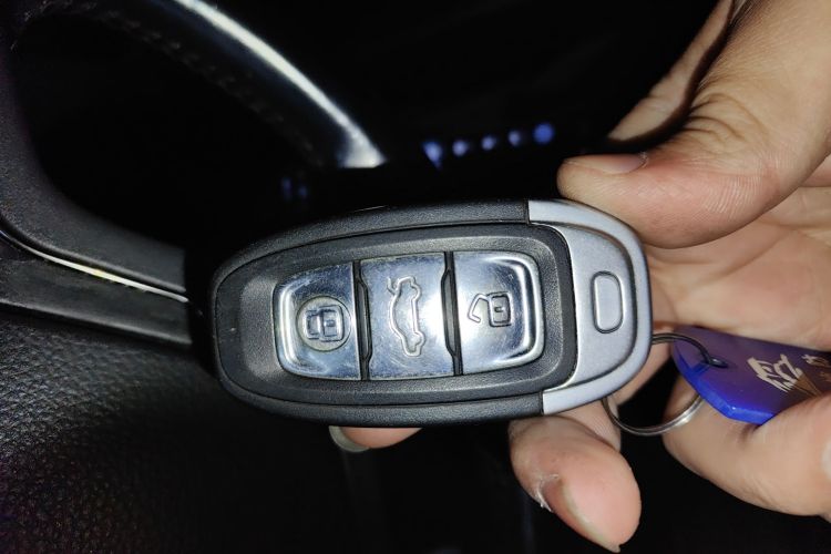 红旗H7 2018款 1.8T 舒适版中控内饰11