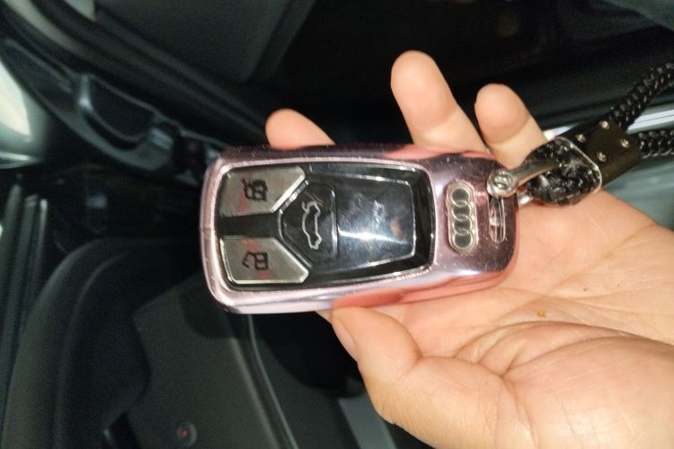 奥迪A4L 2022款 40 TFSI 时尚动感型中控内饰11