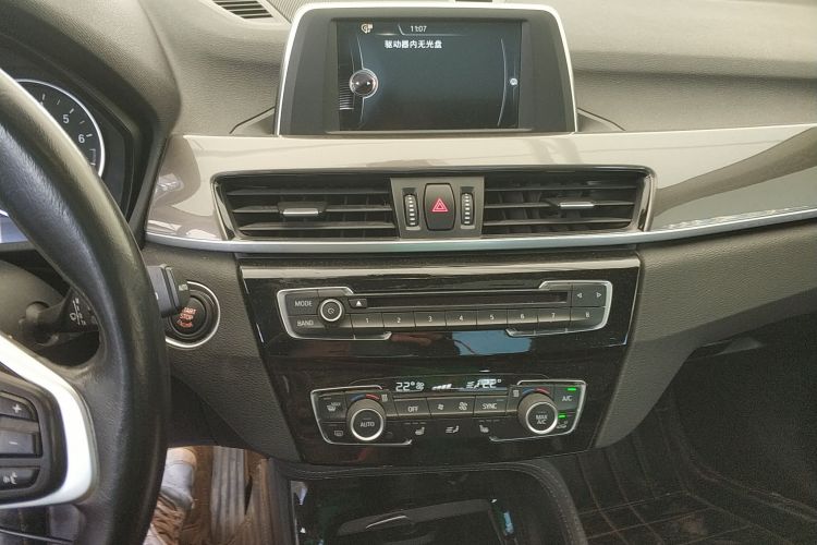 宝马X1 2016款 sDrive20Li 豪华型中控内饰16