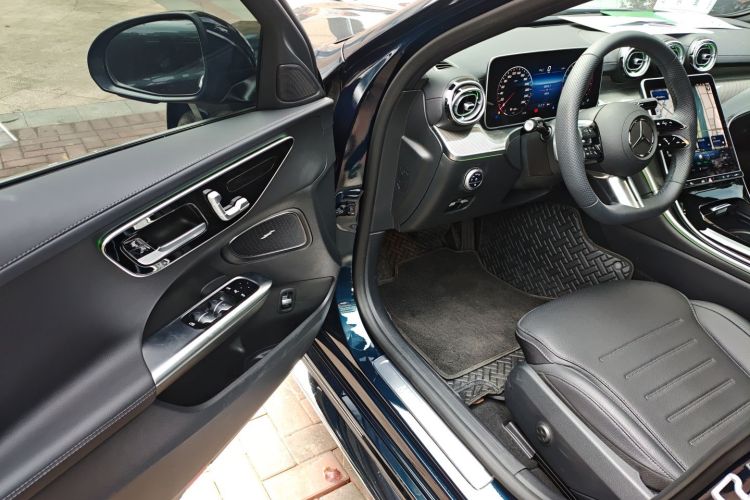 奔驰C级 2025款 改款 C 260 L 运动版中控内饰7003