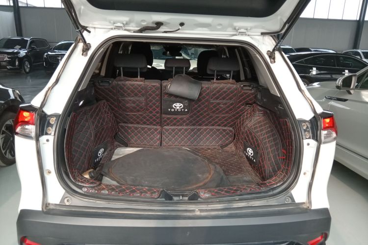 丰田 锋兰达 2023款 2.0L CVT领先版机舱底盘23