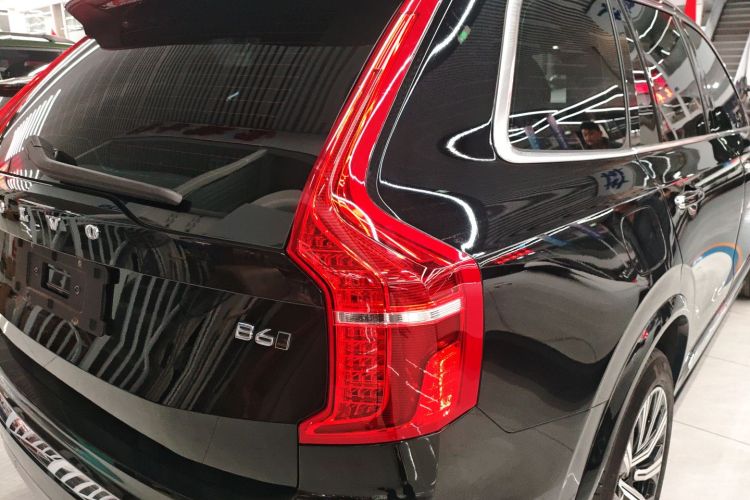 沃尔沃XC90 2021款 B6 智逸豪华版 7座车身外观9