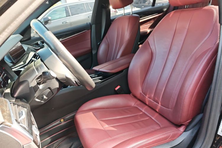 宝马5系 2019款 改款 530Li 领先型 M运动套装中控内饰19