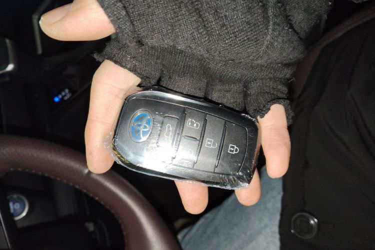 丰田 赛那SIENNA 2023款 2.5L混动 铂金版中控内饰7001