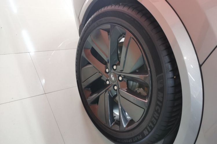 理想汽车 理想L9 2022款 Max车身外观6008