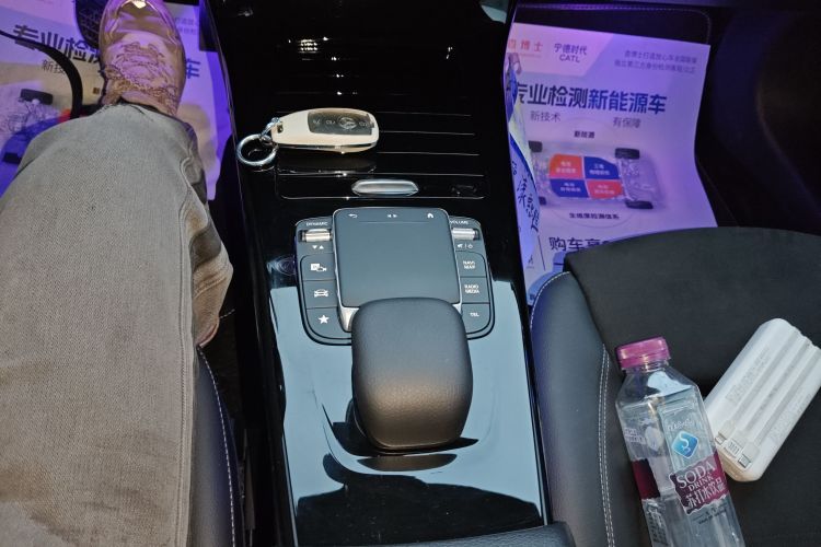 奔驰A级 2022款 改款三 A 200 L 运动轿车时尚型局部细节18