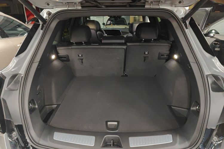 凯迪拉克XT5 2025款 2.0T 豪华型机舱底盘23