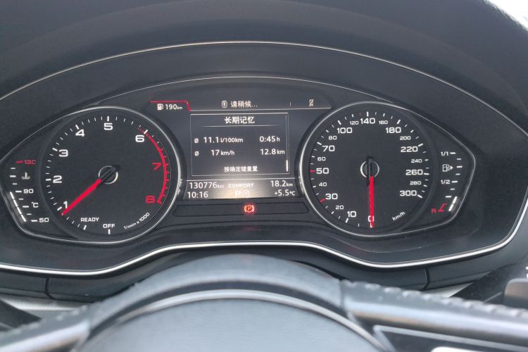 奥迪A4L 2018款 30周年年型 40 TFSI 进取型中控内饰14