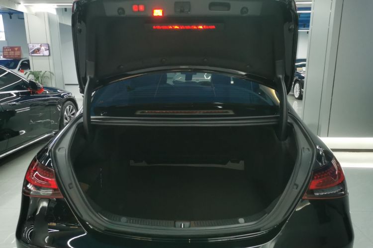 奔驰E级 2023款 E 260 L局部细节23