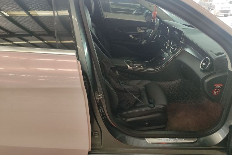 奔驰C级 2020款 改款 C 260 L 运动版局部细节41